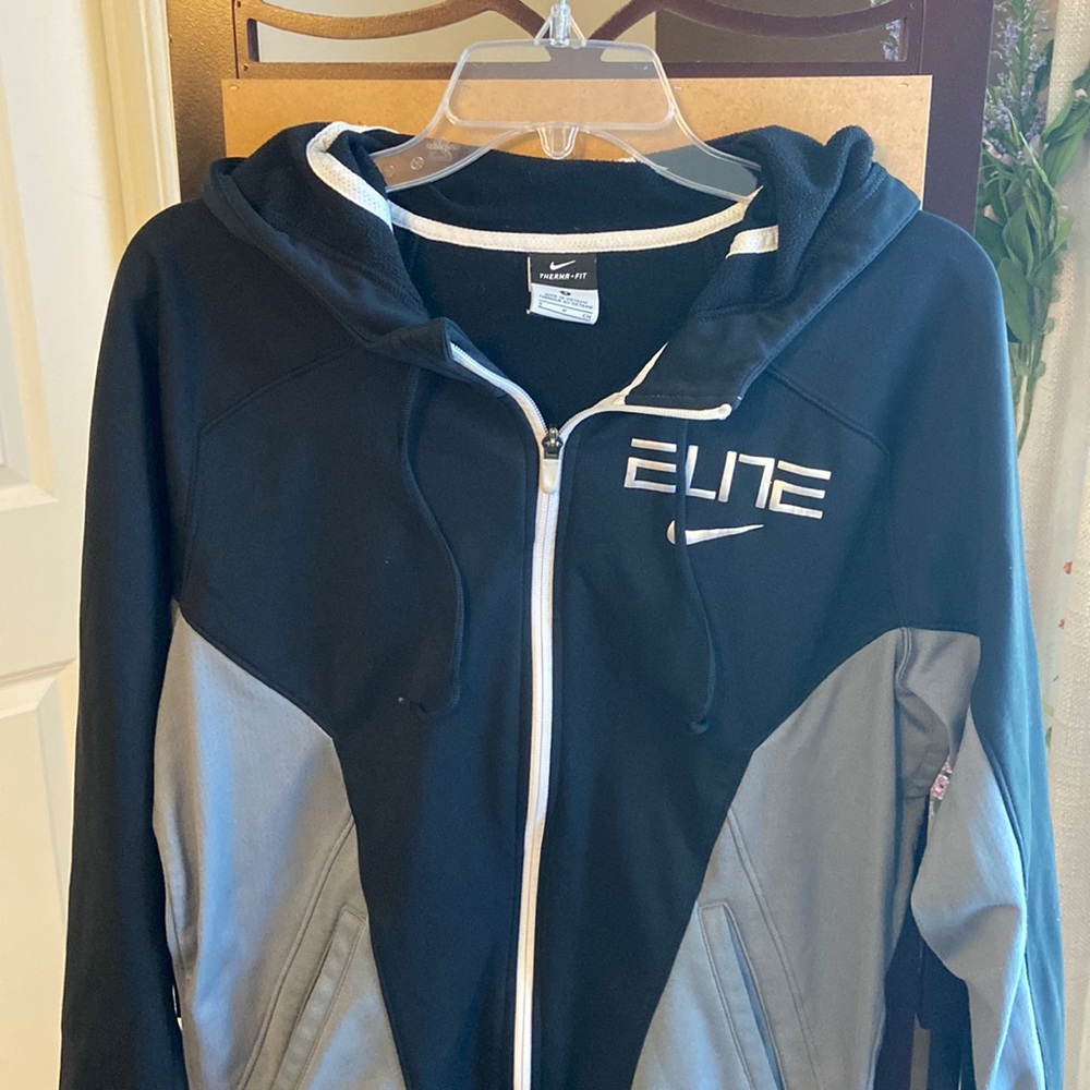 NWOT Nike Elite black and grey jacket M